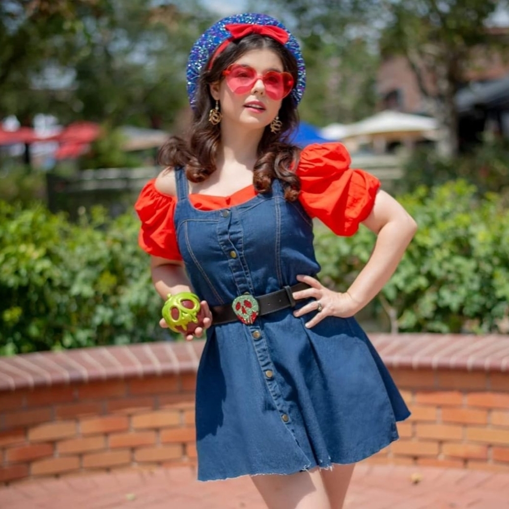 Buckle-Down Women's Disney, Snow White Poison Apple Crystal Rhinestone, Vegan - Picture 2 of 2